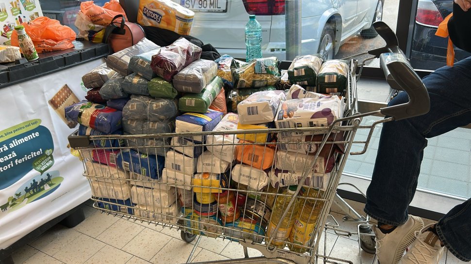 Sucevenii au donat peste 6 tone de alimente pentru colecta de Paște  10087