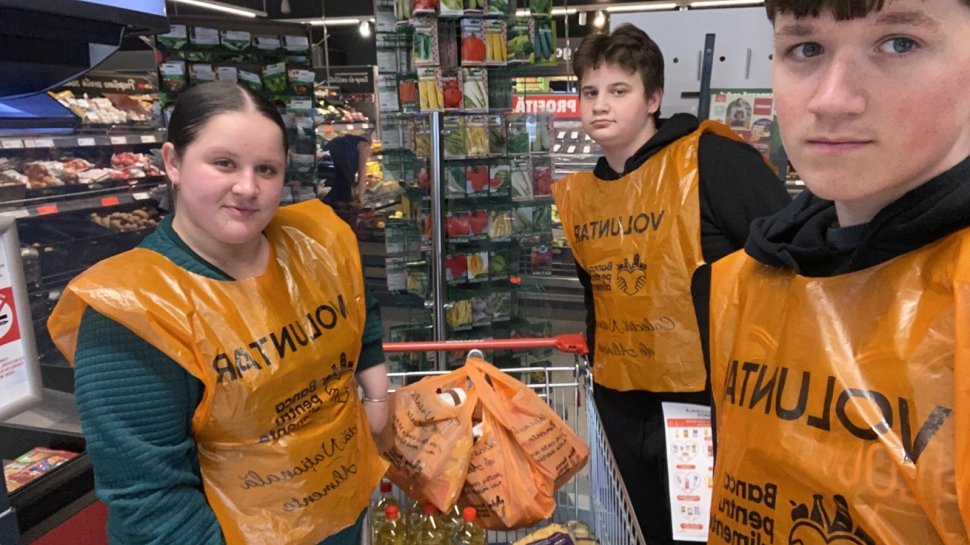 Sucevenii au donat peste 6 tone de alimente pentru colecta de Paște  10096