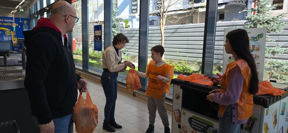 Sucevenii au donat peste 6 tone de alimente pentru colecta de Paște  10099