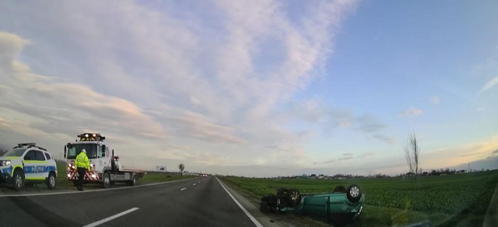 Autoturism răsturnat în șanț, la Spătărești 10157
