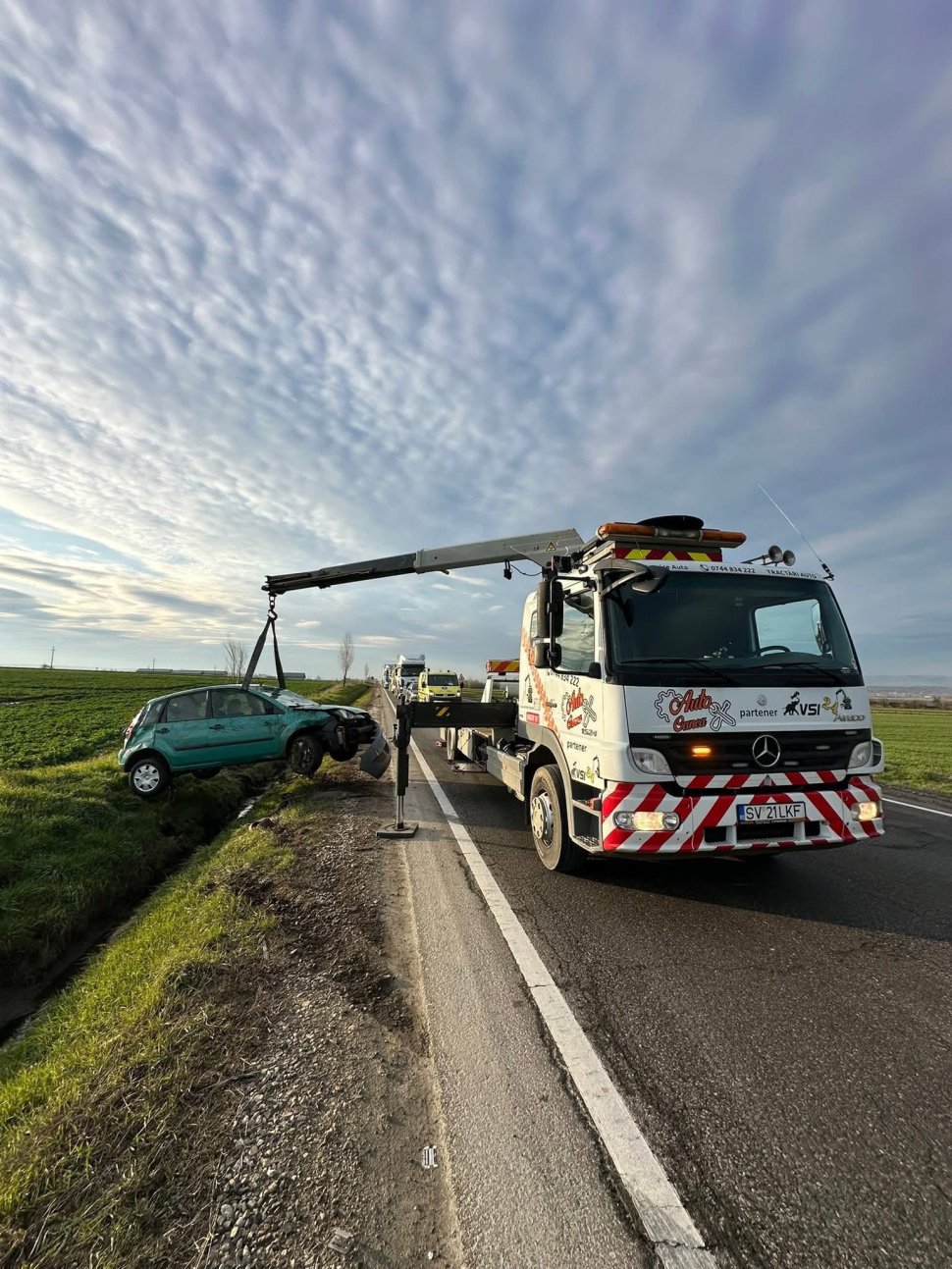 Autoturism răsturnat în șanț, la Spătărești 10159