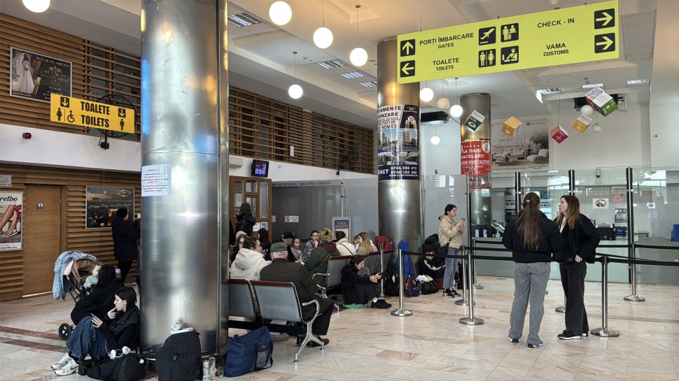 Întârziere de 9 ore la un zbor Suceava - Luton; zeci de pasageri așteaptă o altă aeronavă 10176