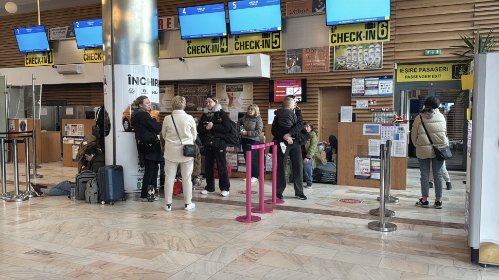 Întârziere de 9 ore la un zbor Suceava - Luton; zeci de pasageri așteaptă o altă aeronavă 10179