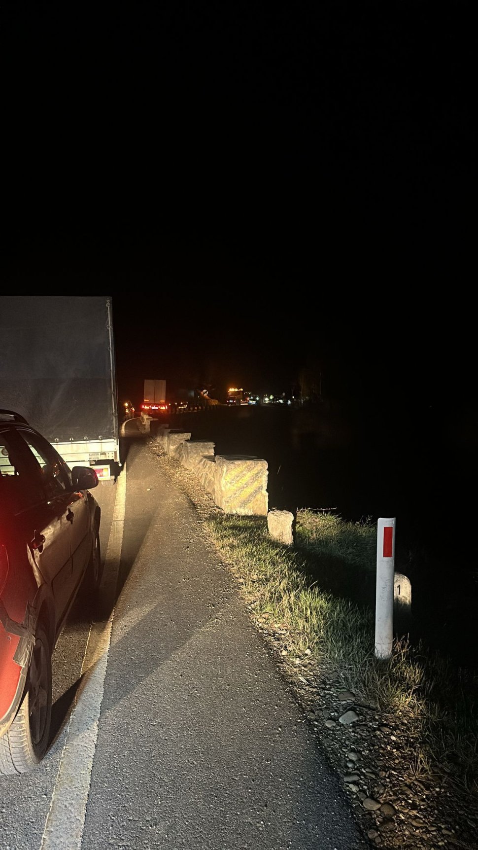 Trei persoane rănite după ce mașina s-a răsturnat într-un șanț, în satul Potoci, Bicaz 10184