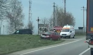 Intersecția de la Baia face din nou victime, chiar în Joia Mare: două mașini implicate într-un accident 10194