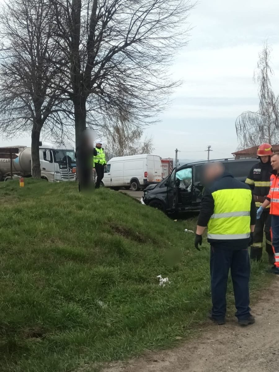 Intersecția de la Baia face din nou victime, chiar în Joia Mare: două mașini implicate într-un accident 10199