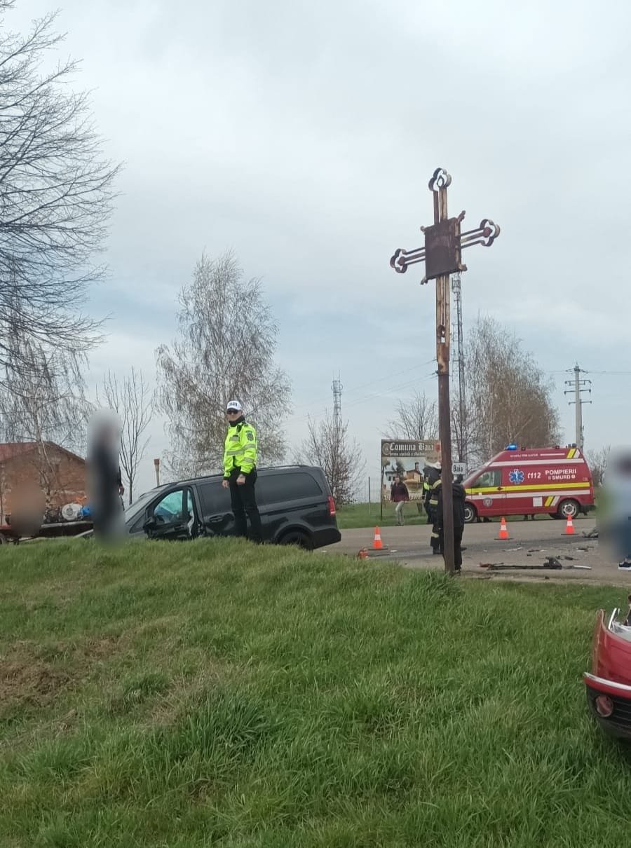Intersecția de la Baia face din nou victime, chiar în Joia Mare: două mașini implicate într-un accident 10200