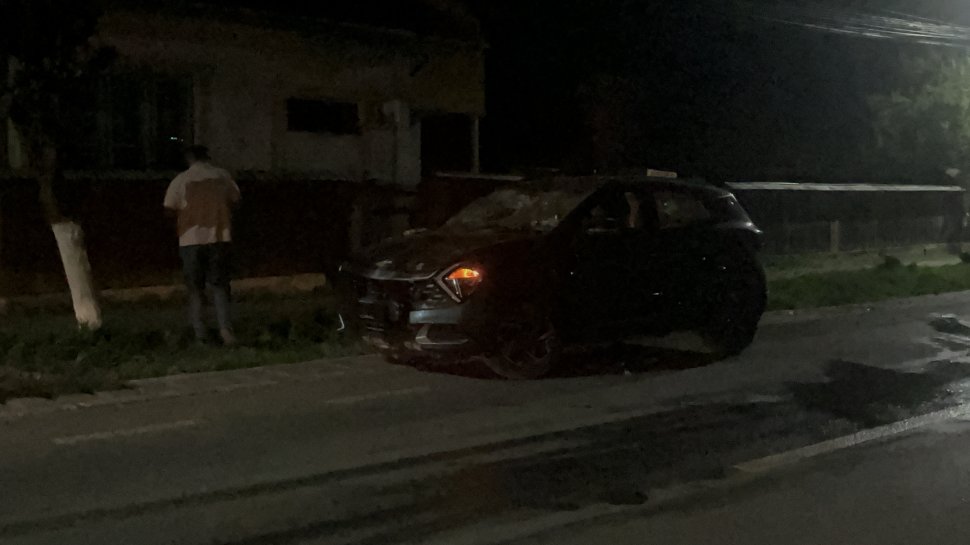 Accident în miez de noapte la Liteni: A tras de volan pentru a nu accidenta o pisică și a lovit doi copaci