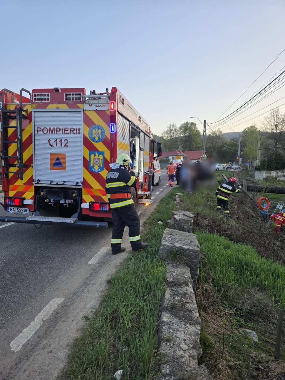 Doi soți, la un pas de moarte după ce podețul construit de ei s-a prăbușit  10247