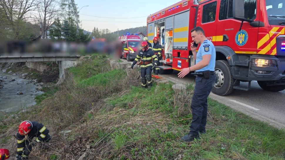 Doi soți, la un pas de moarte după ce podețul construit de ei s-a prăbușit  10249