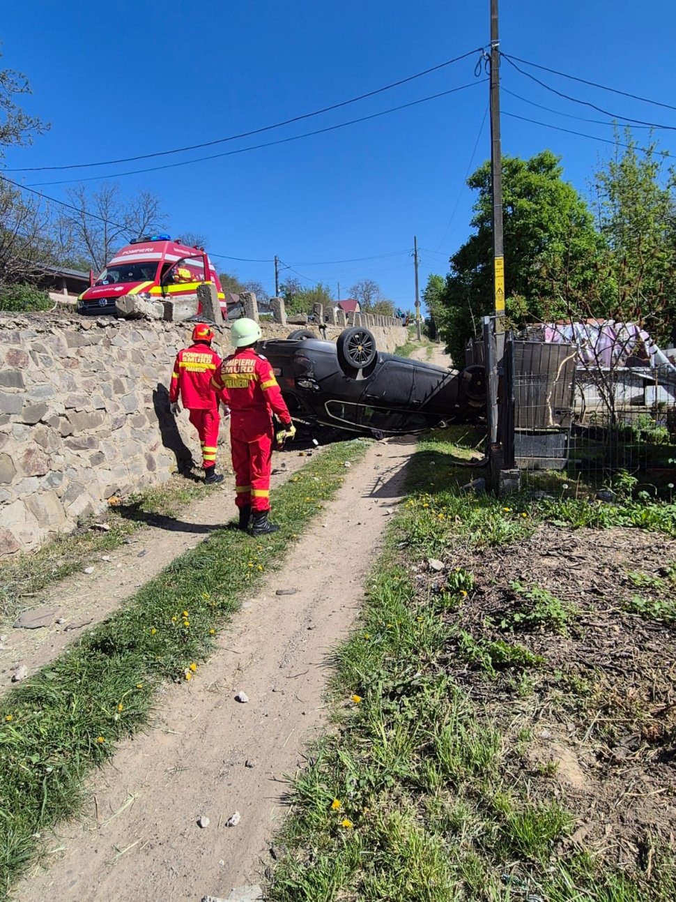 Un șofer s-a răsturnat cu mașina pe cupolă, la Adâncata 10317