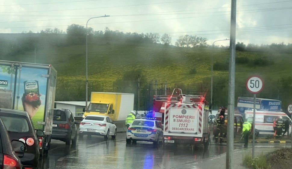 O autocisternă s-a răsturnat într-un sens giratoriu din municipiul Botoșani 10391