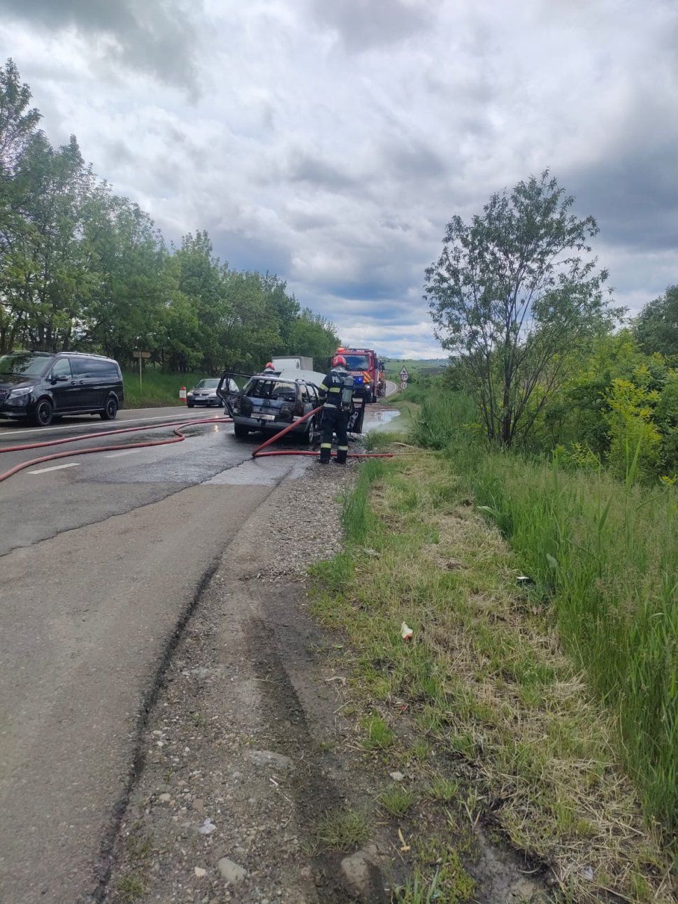 Autoturism făcut scrum în câteva minute, la Bunești 10464