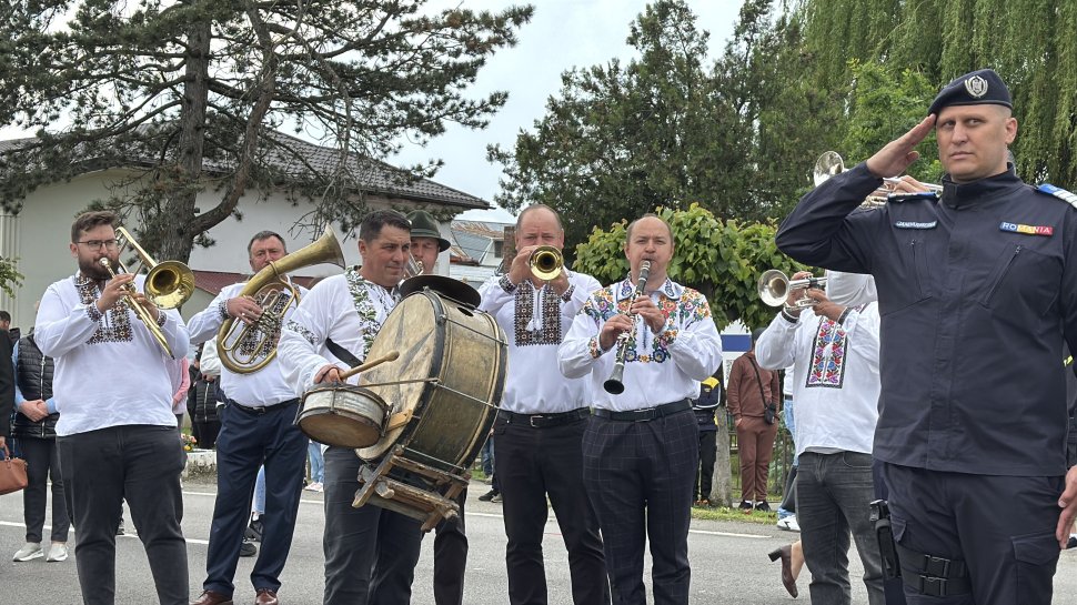 Sute de oameni s-au adunat în centrul localității de Ziua Comunei Boroaia, într-o zi însorită după ploi îndelungate 10583