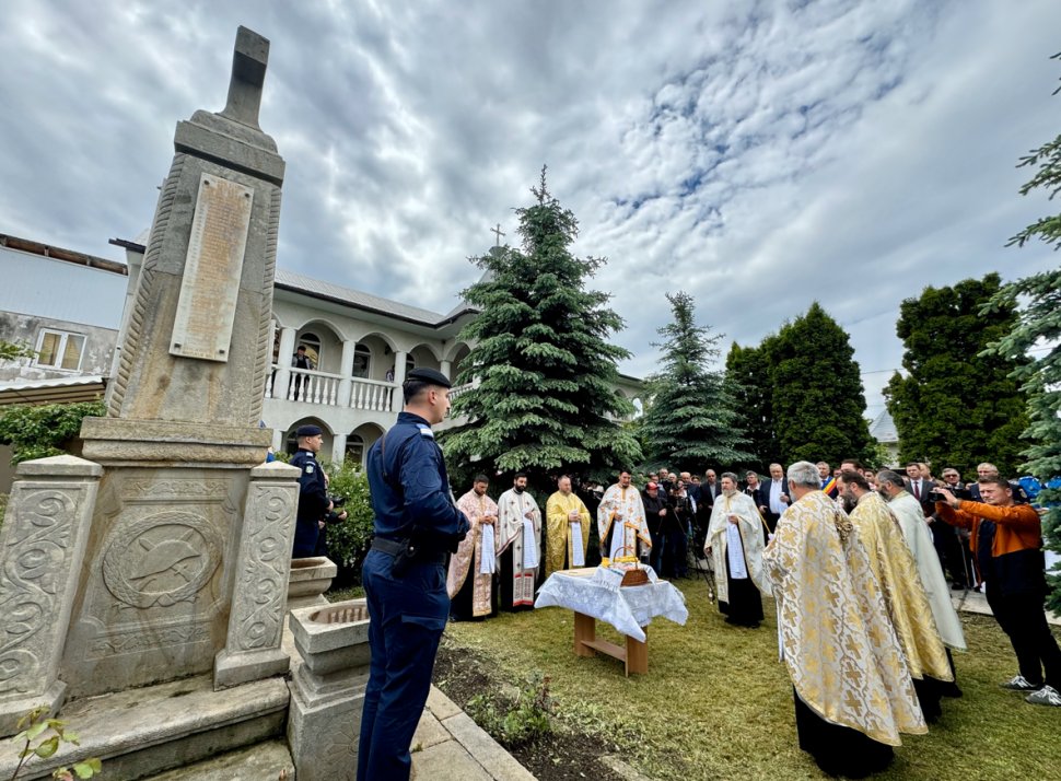 Sute de oameni s-au adunat în centrul localității de Ziua Comunei Boroaia, într-o zi însorită după ploi îndelungate 10584
