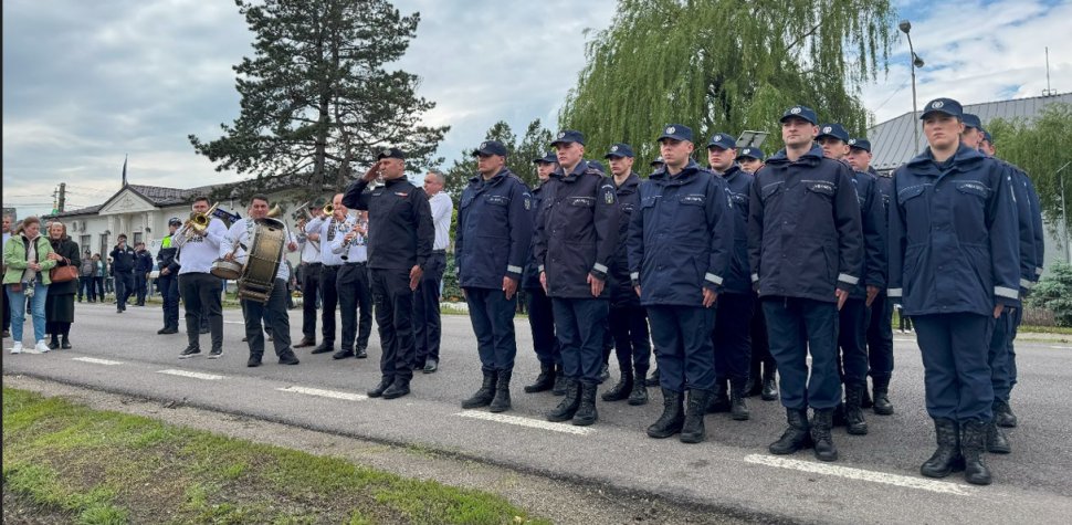 Sute de oameni s-au adunat în centrul localității de Ziua Comunei Boroaia, într-o zi însorită după ploi îndelungate 10585