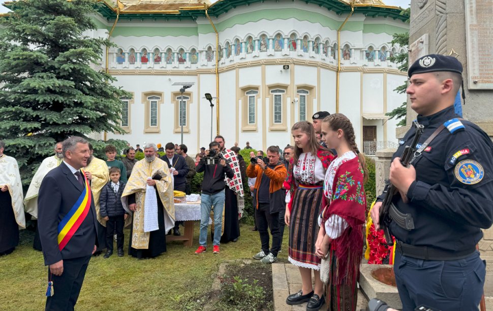 Sute de oameni s-au adunat în centrul localității de Ziua Comunei Boroaia, într-o zi însorită după ploi îndelungate 10588