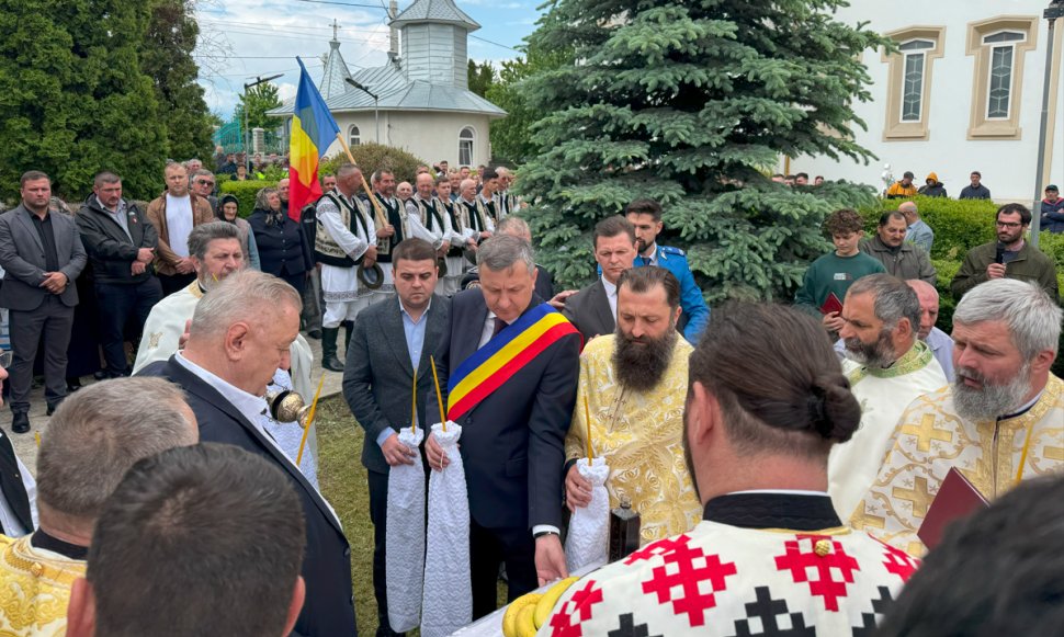 Sute de oameni s-au adunat în centrul localității de Ziua Comunei Boroaia, într-o zi însorită după ploi îndelungate 10589