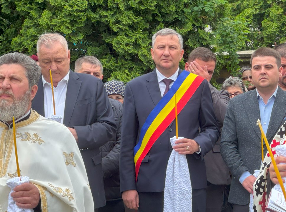 Sute de oameni s-au adunat în centrul localității de Ziua Comunei Boroaia, într-o zi însorită după ploi îndelungate 10591