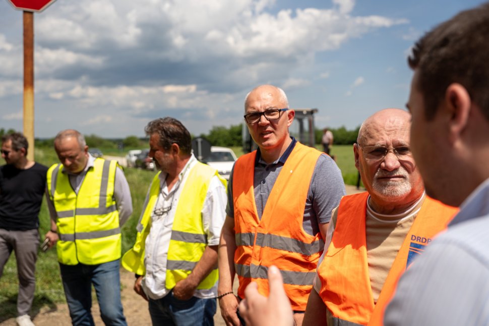 Tronsonul Rădăuți - Gălănești - Vicovu de Jos, asfaltat după 16 ani 10634