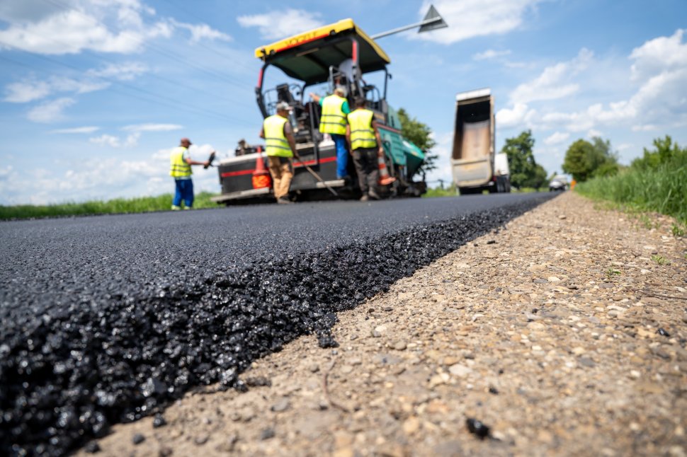 Tronsonul Rădăuți - Gălănești - Vicovu de Jos, asfaltat după 16 ani 10637