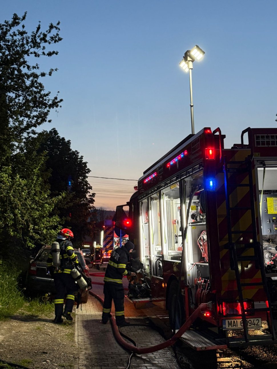 Casă salvată în ultimul moment din calea flăcărilor, la Vatra Dornei 10653