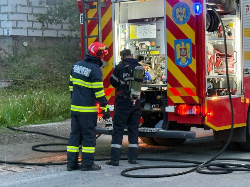 Casă salvată în ultimul moment din calea flăcărilor, la Vatra Dornei 10654
