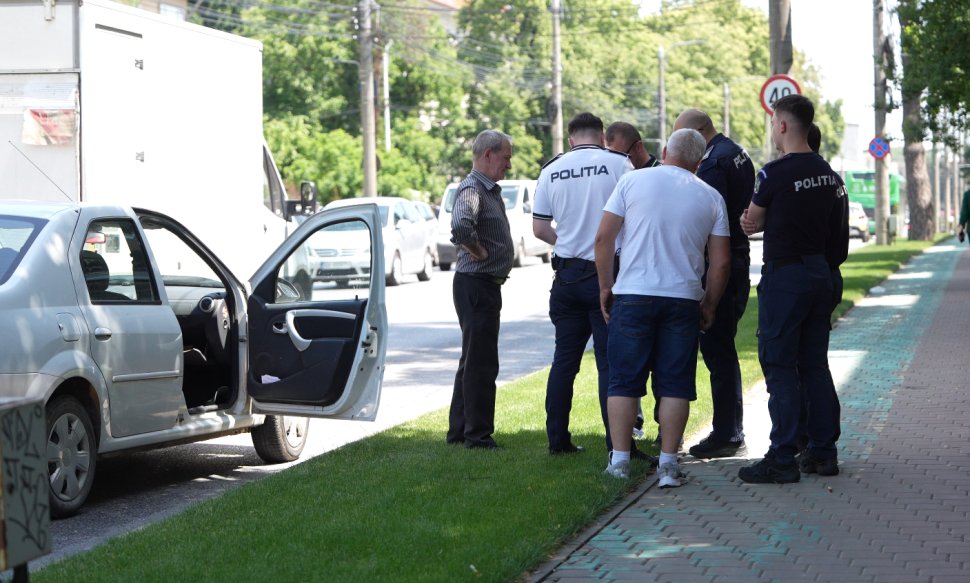 Tamponare între două mașini, provocată de un șofer în stare de ebrietate, la un semafor din municipiul Suceava 10663