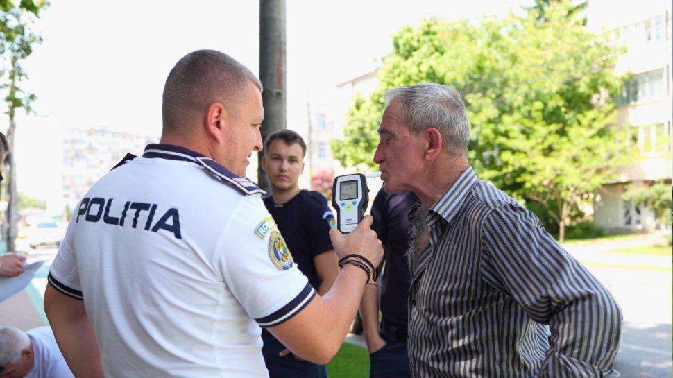 Tamponare între două mașini, provocată de un șofer în stare de ebrietate, la un semafor din municipiul Suceava 10664