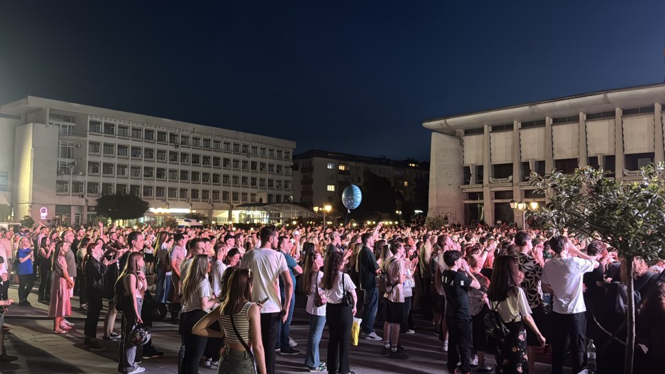 Absolvenții Universității „Ștefan cel Mare” din Suceava au fost joi seară în centrul atenției la Marșul absolvenților  10669