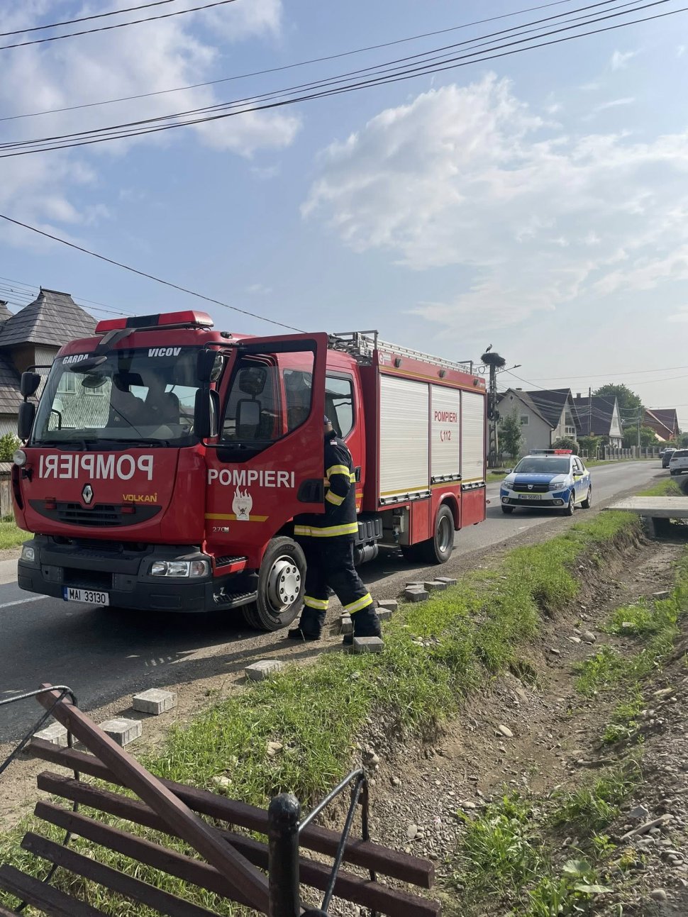 Mașină răsturnată în șanț, într-un accident rutier la Straja  10713