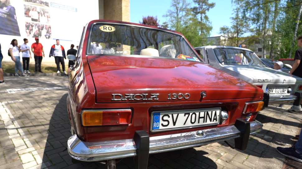 Bijuterii auto de epocă, păstrate impecabil în colecția suceveanului Dănuț Crainiciuc  10727