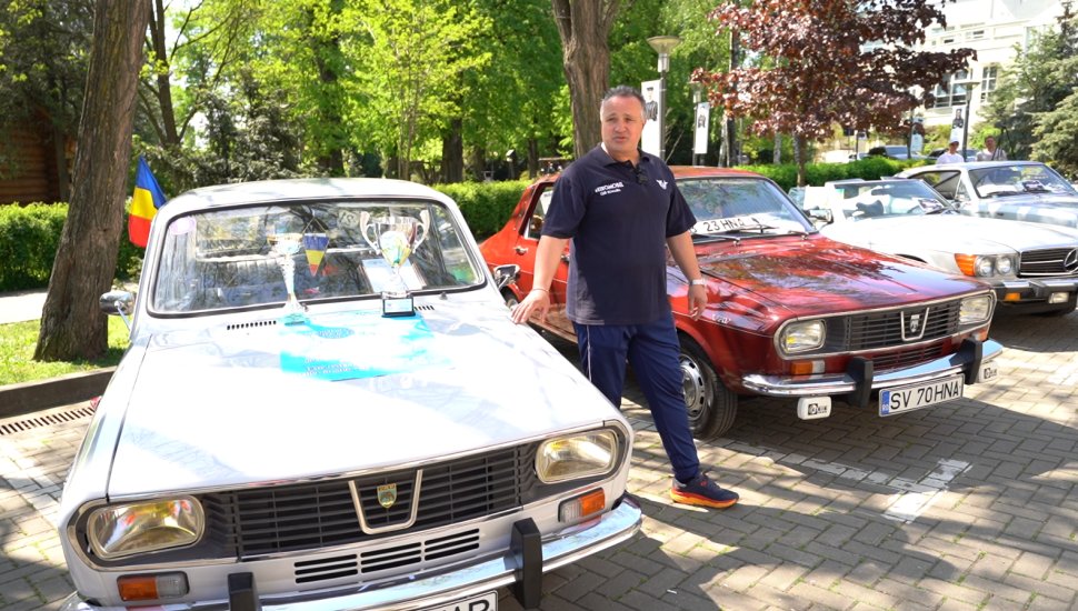 Bijuterii auto de epocă, păstrate impecabil în colecția suceveanului Dănuț Crainiciuc 