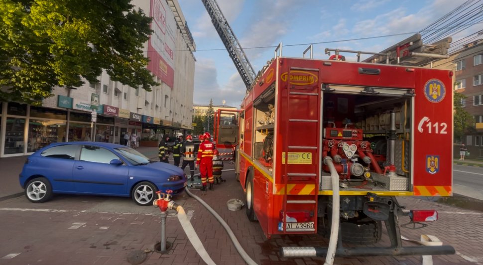 Sauna din sala de sport din Complexul Comercial „Bucovina” a luat foc, iar zeci de persoane s-au autoevacuat  10756