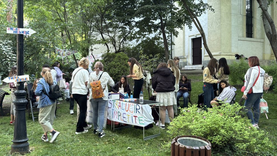 Parcul central al Sucevei a fost plin de copii, duminică, la „Festivalul Luminii”