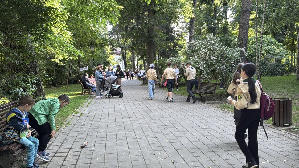 Parcul central al Sucevei a fost plin de copii, duminică, la „Festivalul Luminii” 10796