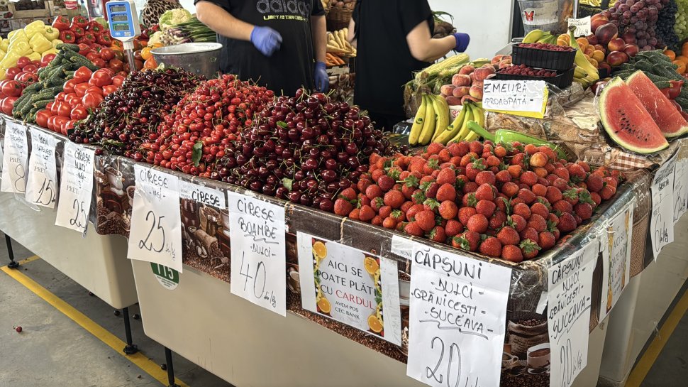 Cireșele și căpșunile românești, vedetele tarabelor din piețele sucevene 10807