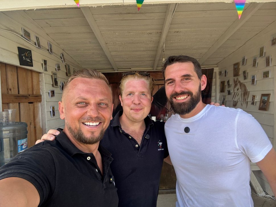 Principele Nicolae și prietenul său, Nigel Baker, în vizită la centrul de echitație „Pe cai la Mitoc” din Bucovina 10936