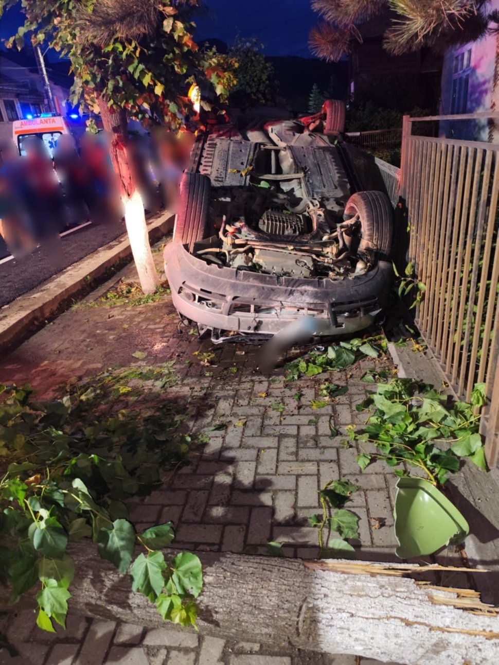 Accident cu trei răniți și două autoturisme avariate la Vama 10959