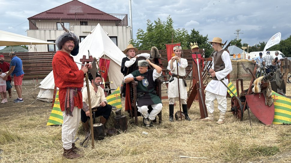 Orașul Dolhasca a găzduit duminică un festival medieval privat, organizat de un antreprenor local 10966