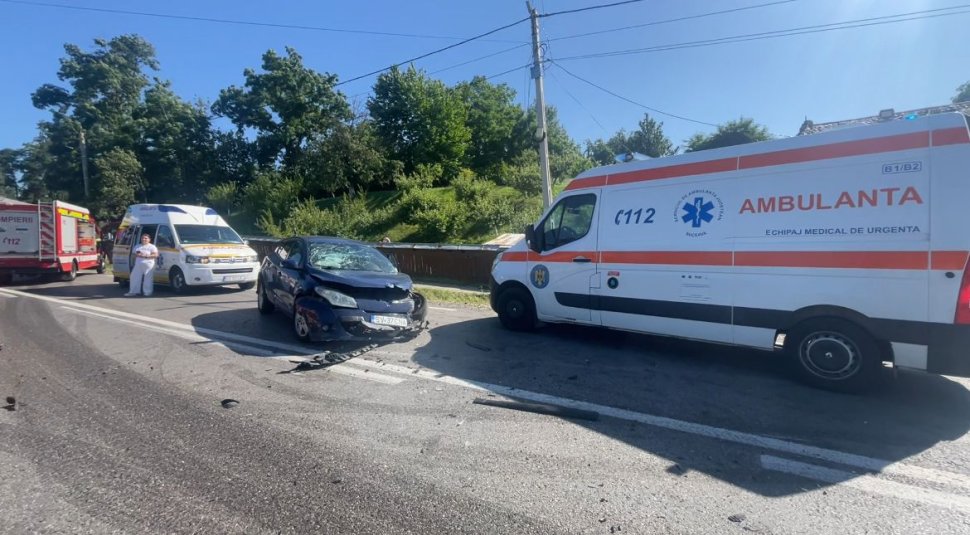 Un nou accident pe E85, la Drăgușeni: Impact între un autoturism și un TIR, doi răniți 10984