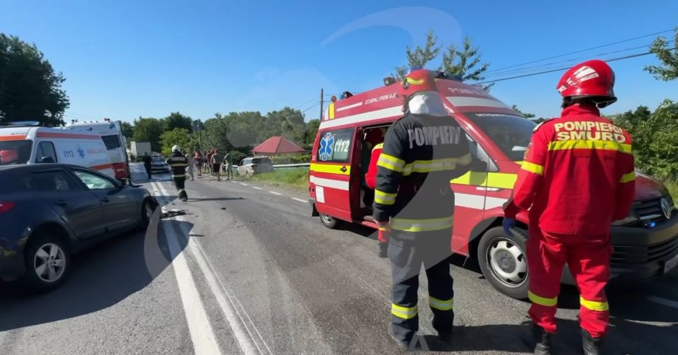 Un nou accident pe E85, la Drăgușeni: Impact între un autoturism și un TIR, doi răniți 10986