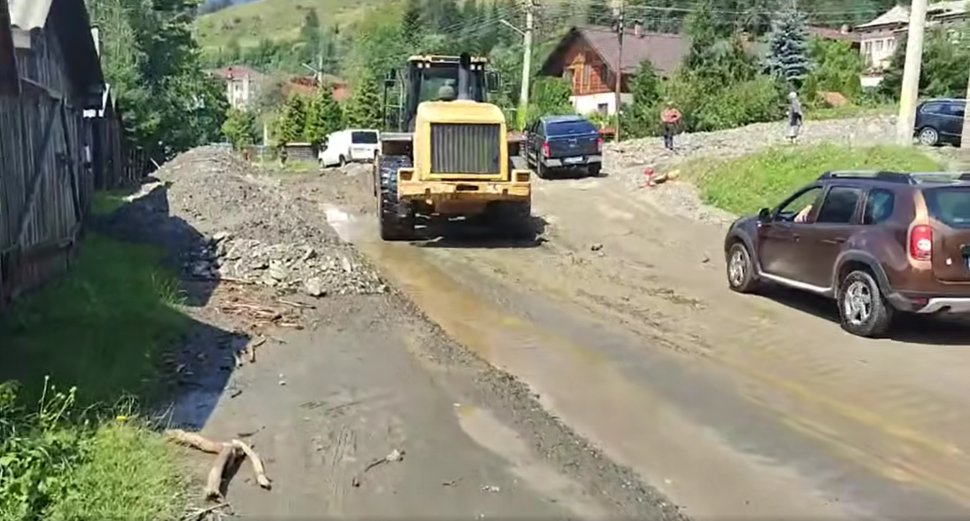 Intervenție pe DN 17B: trafic îngreunat din cauza aluviunilor