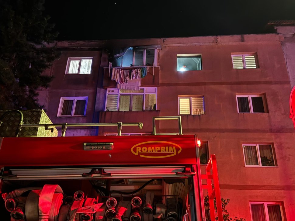 Balcon mistuit de flăcări, în Burdujeni