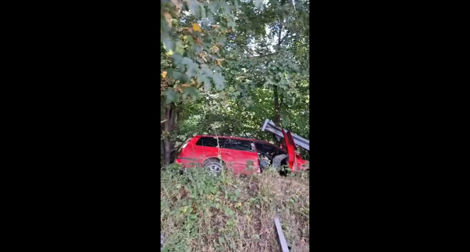 Cu mașina printre copaci, la Bâtca Doamnei, Neamț
