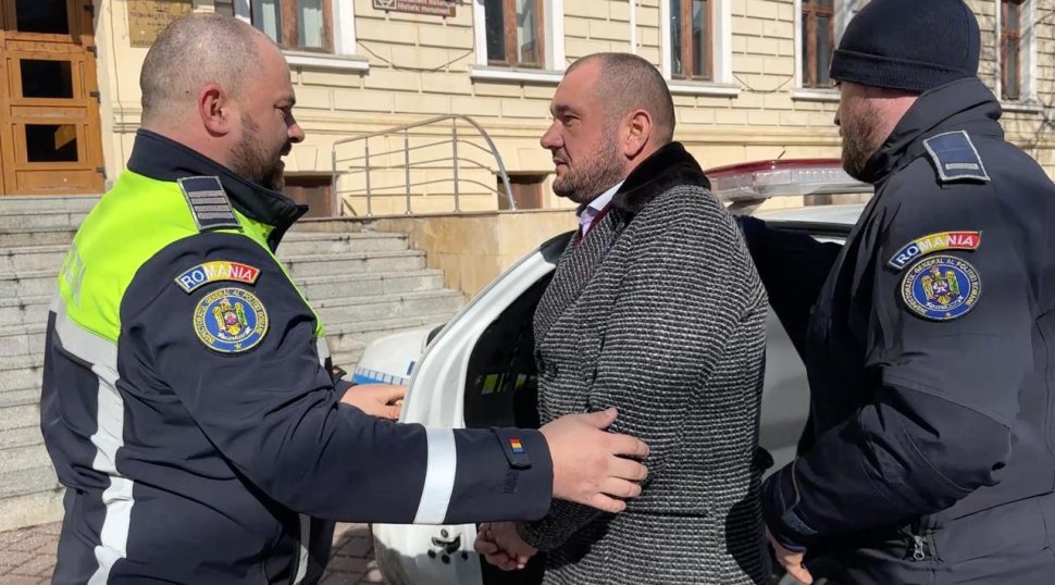 Primarul din Mitocu Dragomirnei, suspendat din funcție