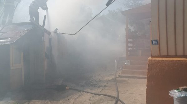 gospodarie din mihoveni in flacari