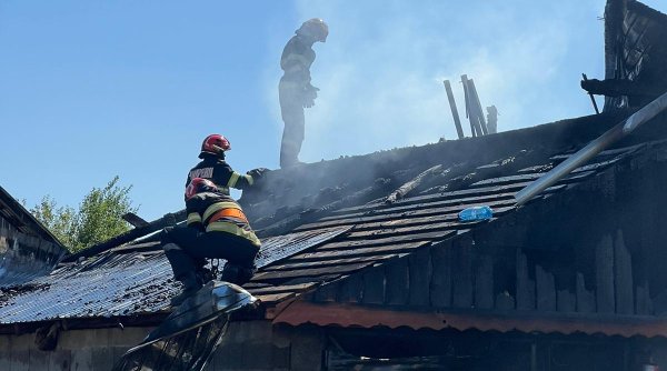 incendiu de proportii la o locuinta din stamate incendiu de proportii la o locuinta din stamate