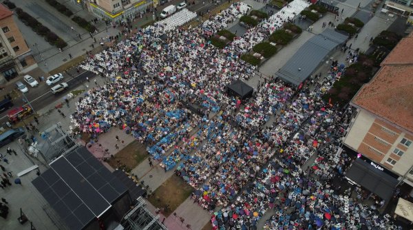 zambete aplauze si invitati de seama la simfonii de toamna