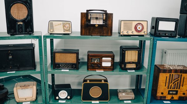 expozitia pe unde retro din istoria radioului la muzeul de istorie siret expozitia pe unde retro din istoria radioului la muzeul de istorie siret